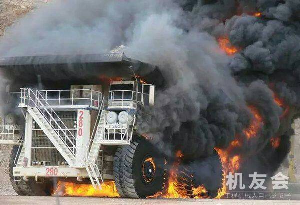 细数那些最贵的车祸 全球最大的卡车自燃，一把火3000万瞬间没了