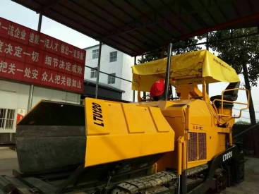 河南鄭州市出租三一重工超大型LTU120攤鋪機