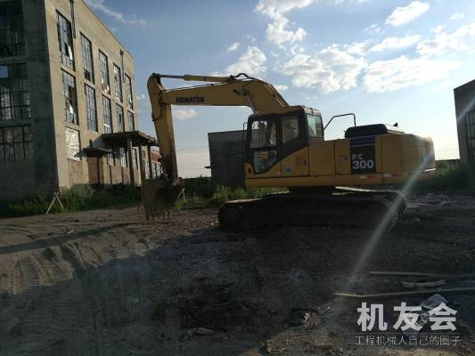 黑龙江绥化市40万元出售小松中挖PC220挖掘机