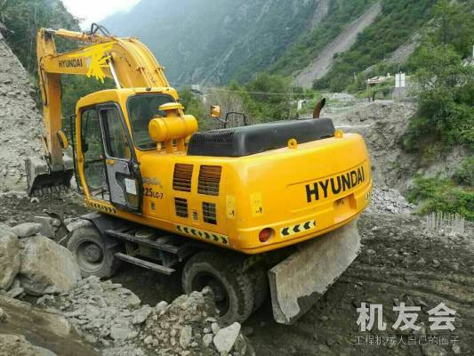 四川阿坝27万元出售现代中挖R210W-5挖掘机