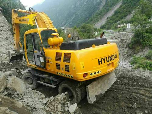 四川阿坝27万元出售现代中挖R210W-5挖掘机