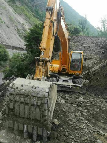 四川阿坝27万元出售现代中挖R210W-5挖掘机
