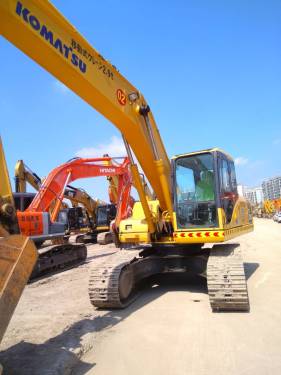 江苏苏州市30万元出售小松中挖PC200挖掘机