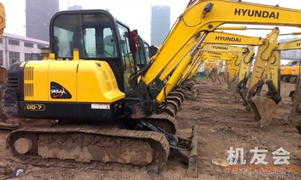 上海11.8万元出售小松小挖PC60挖掘机