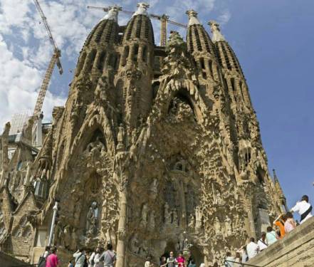 实拍：全球最美的“烂尾楼”，135年仍未完工，被誉上帝之城，