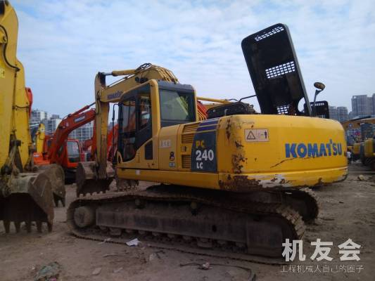 江苏苏州市50万元出售小松中挖PC240挖掘机