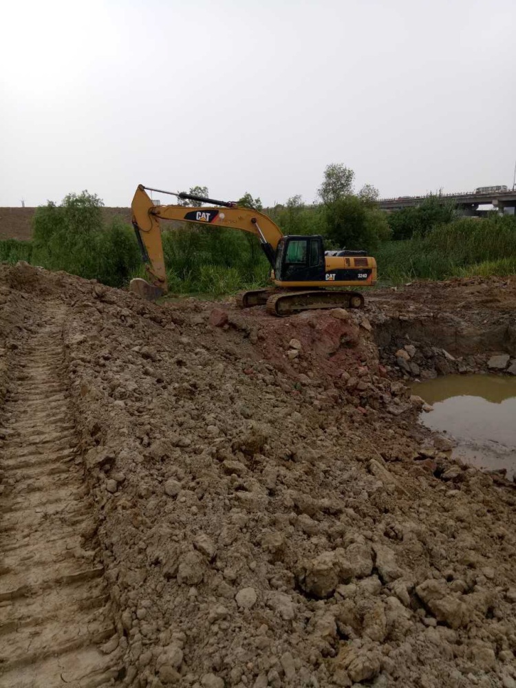 江苏苏州市48万元出售卡特彼勒中挖324挖掘机