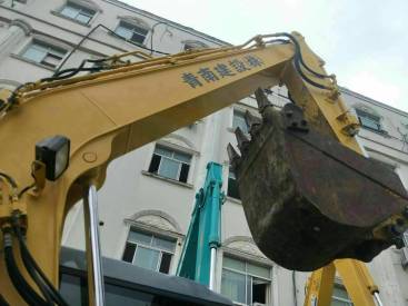 江苏苏州市28万元出售小松小挖PC80挖掘机
