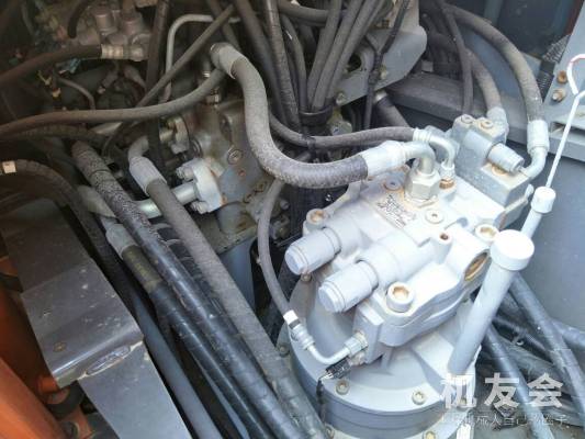 江苏苏州市50万元出售日立中挖ZX200挖掘机