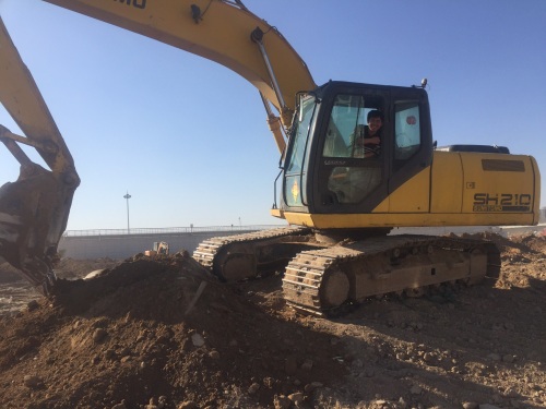 河北石家莊市45.5萬元出售住友中挖SH210挖掘機