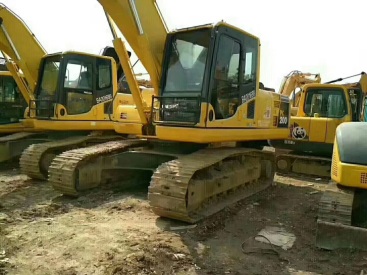 江苏苏州市45万元出售小松中挖PC200挖掘机