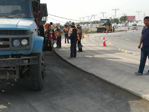 渭南公路局工程二处助力蒲城东城大道南延建设