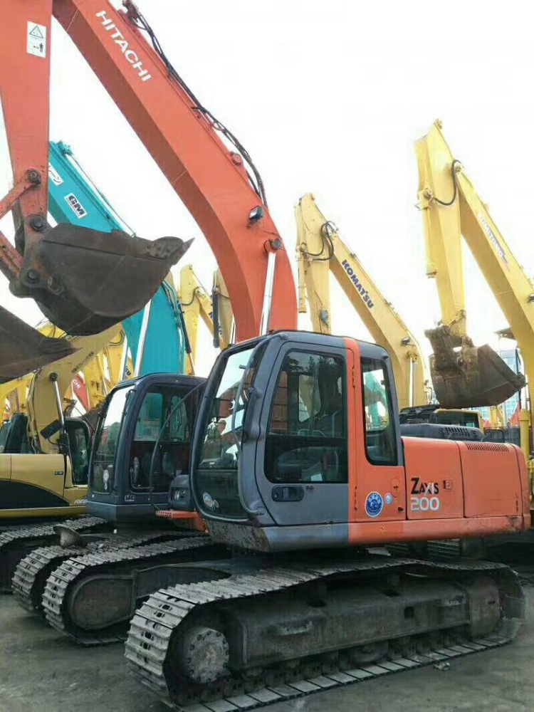 江苏苏州市32万元出售日立中挖ZX200挖掘机