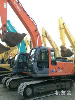 江苏苏州市32万元出售日立中挖ZX200挖掘机