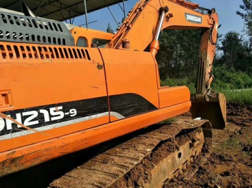 河南許昌市33.8萬元出售鬥山中挖DH215挖掘機