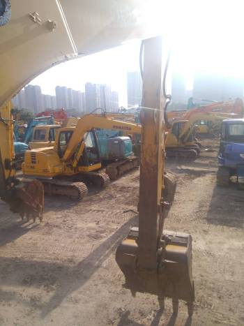 江苏苏州市23万元出售小松小挖PC130挖掘机