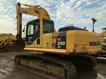 江苏苏州市46万元出售小松中挖PC240挖掘机