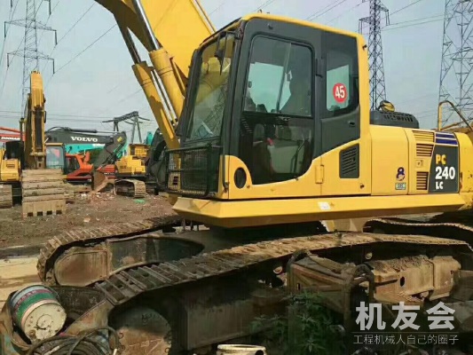 江苏苏州市46万元出售小松中挖PC240挖掘机