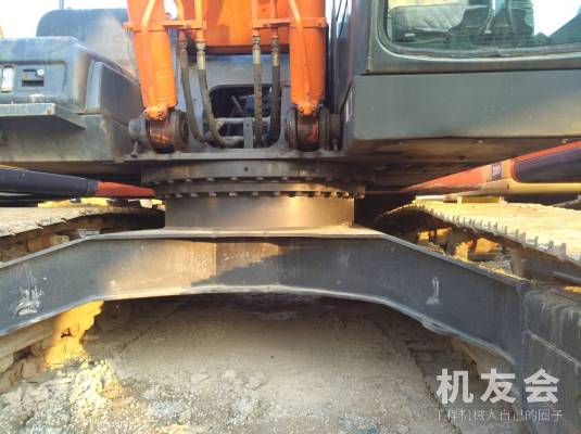 江苏苏州市55万元出售日立中挖ZX240挖掘机