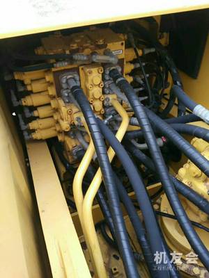 湖南长沙市64.8万元出售小松中挖PC200挖掘机