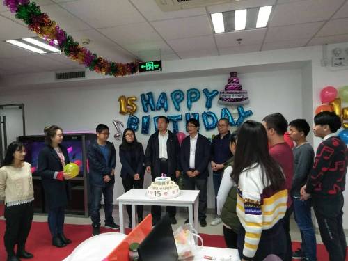 祝中国路面机械网15周年生日快乐