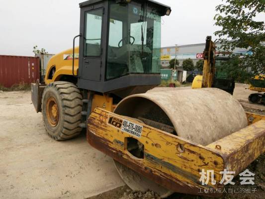 江蘇徐州市13.5萬元出售徐工機械式20噸XS220單鋼輪壓路機