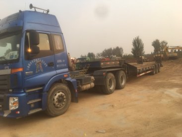 山东青岛市出租欧曼140-190马力12档挖掘机拖板车载货车