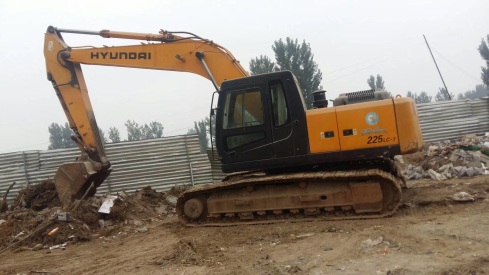 北京25萬元出售現代中挖R225挖掘機