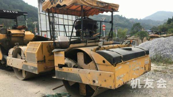 广西桂林市面谈万元出售沃尔沃液压式13吨以上DD136双钢轮压路机