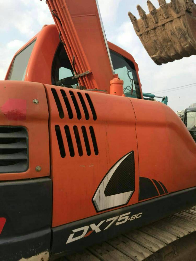 安徽滁州市26万元出售斗山小挖DX75挖掘机