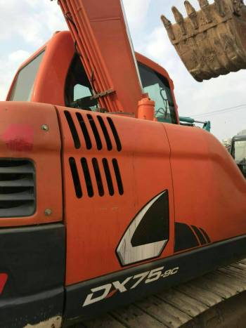 安徽滁州市26萬元出售鬥山小挖DX75挖掘機