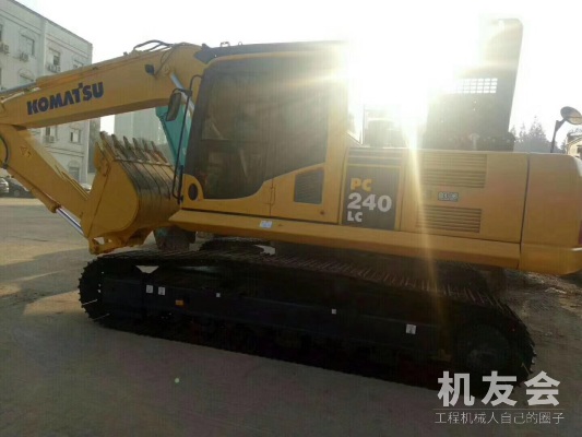 山东淄博市76万元出售小松中挖PC240挖掘机