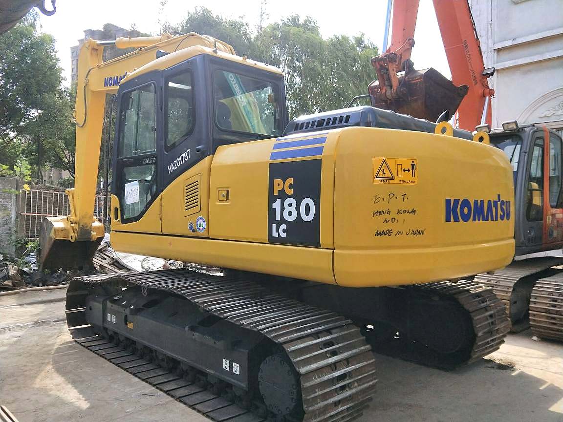 江苏苏州市48万元出售小松中挖PC180挖掘机