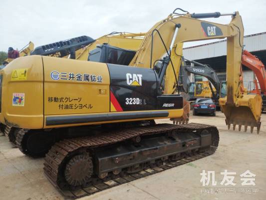 北京52萬元出售卡特彼勒中挖323挖掘機