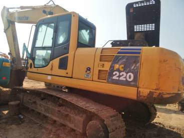 浙江杭州市39万元出售小松中挖PC220挖掘机