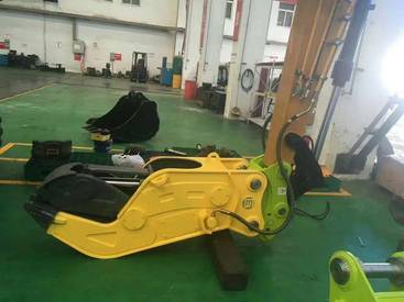 山东烟台市出租现代中挖R225挖掘机