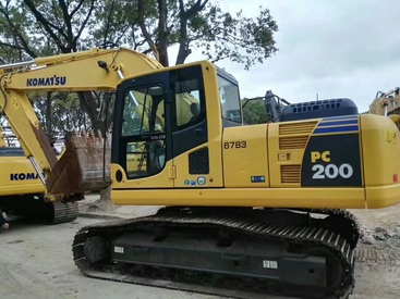 江苏苏州市46万元出售小松中挖PC200挖掘机