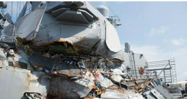 F-16翻了个肚皮朝天，沃尔沃铲车帮忙吊起

美军撞船的案件
