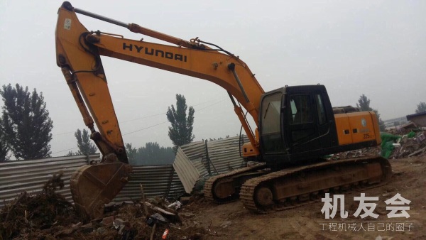 北京24萬元出售現代中挖R225挖掘機