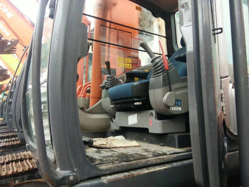 江苏苏州市0万元出售日立中挖ZX200挖掘机