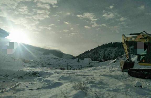 昨天晚上下了一场不算太大的雪