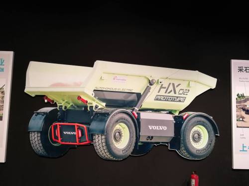 沃尔沃已经推出无人驾驶纯电动运输车，目前据说在瑞典一家采石场