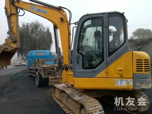 山西晉中市14萬元出售徐工小挖XE60挖掘機