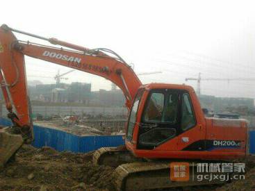 北京24万元出售斗山中挖DH150挖掘机