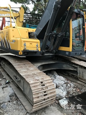 上海32万元出售沃尔沃中挖EC240挖掘机