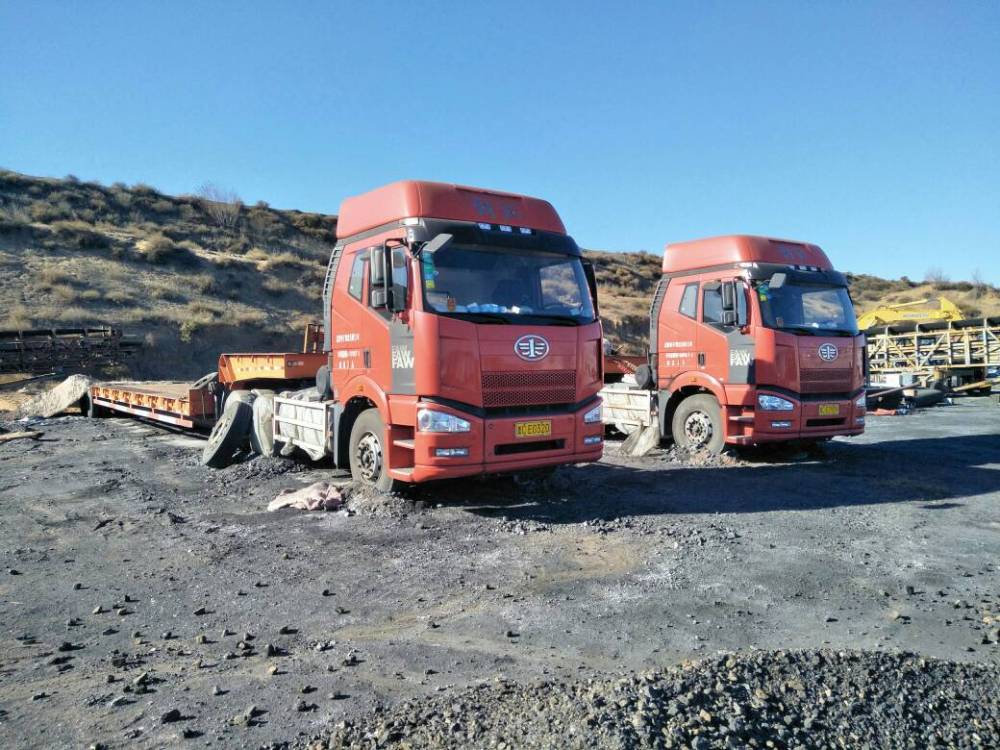 内蒙古鄂尔多斯市31万元出售青岛解放336马力以上12档解放载货车