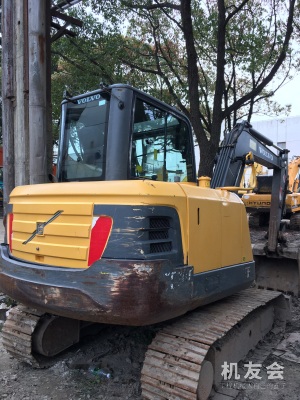 上海17万元出售沃尔沃中挖EC60挖掘机
