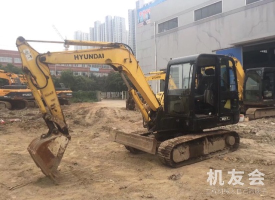 江蘇常州市9.8萬元出售現代小挖R60挖掘機