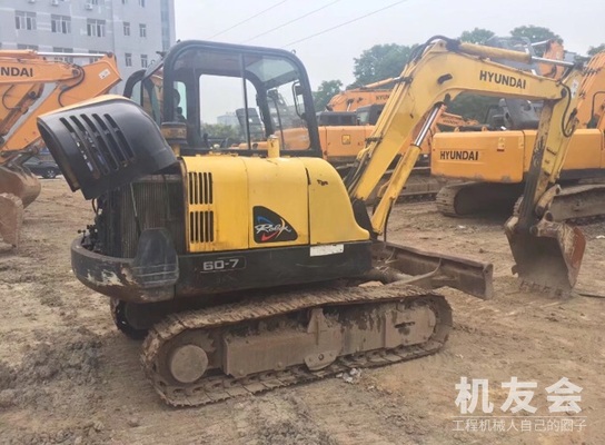 江苏常州市9.8万元出售现代小挖R60挖掘机