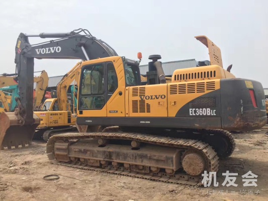 江苏苏州市23万元出售沃尔沃中挖EC210挖掘机